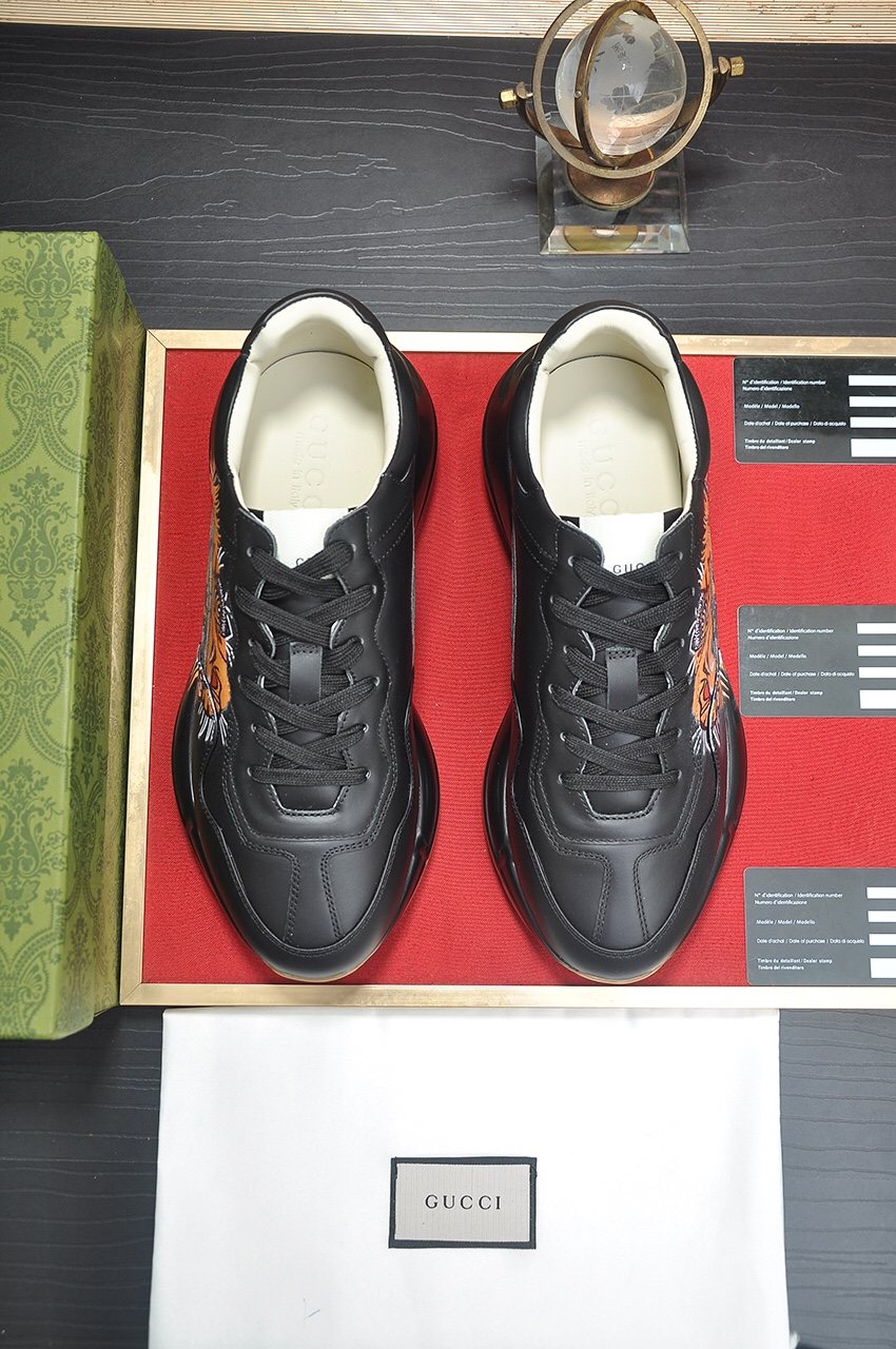 Gucci Tiger Graphic Low-Top Sneakers