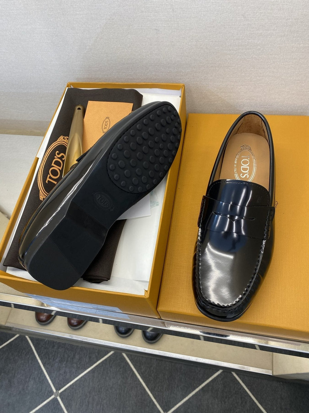 TOD'S Men's Glossy Dark Navy Penny Loafers