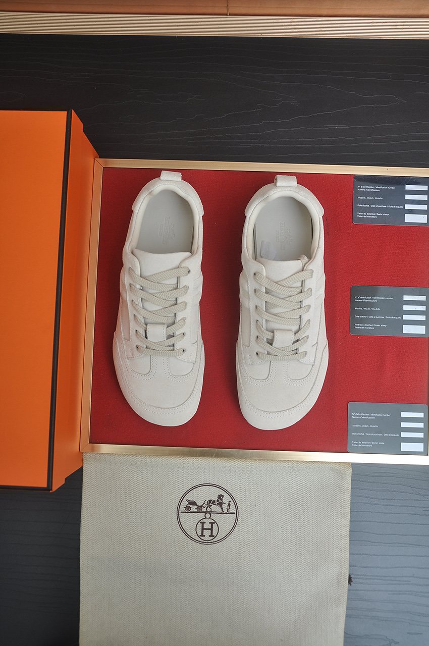Hermès Off-White Low-Top Sneakers