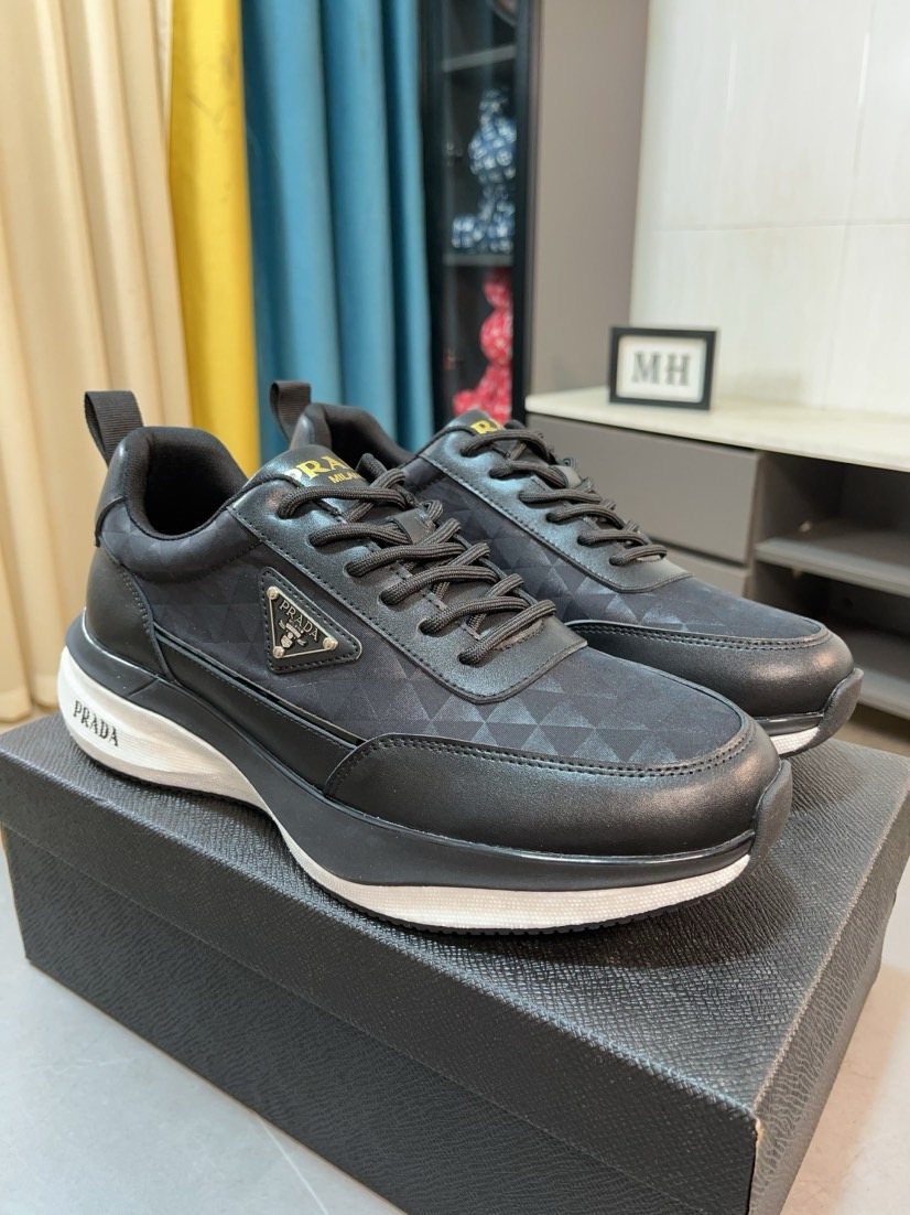 Prada Diamond-Pattern Low-Top Sneakers