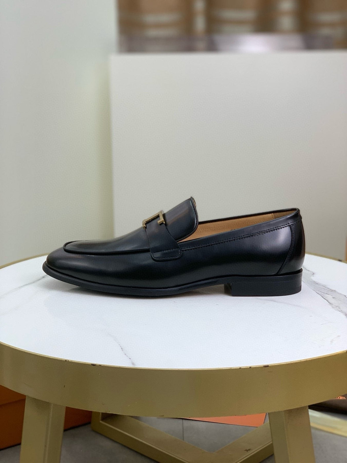 TOD'S Men's Black Gold-Tone Hardware Loafers