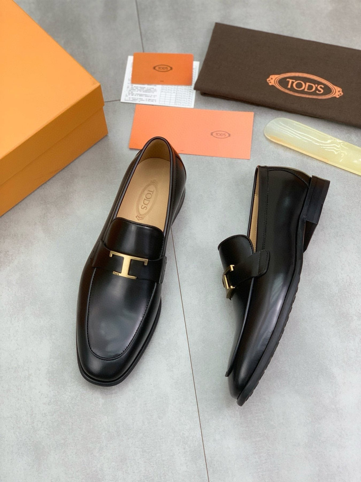 TOD'S Men's Black Gold-Tone Hardware Loafers